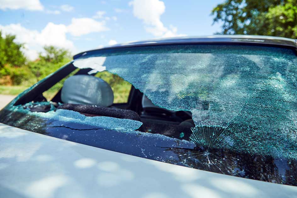 Windshield-Repair-New-orleans-Rear-windshield-broken-replacement